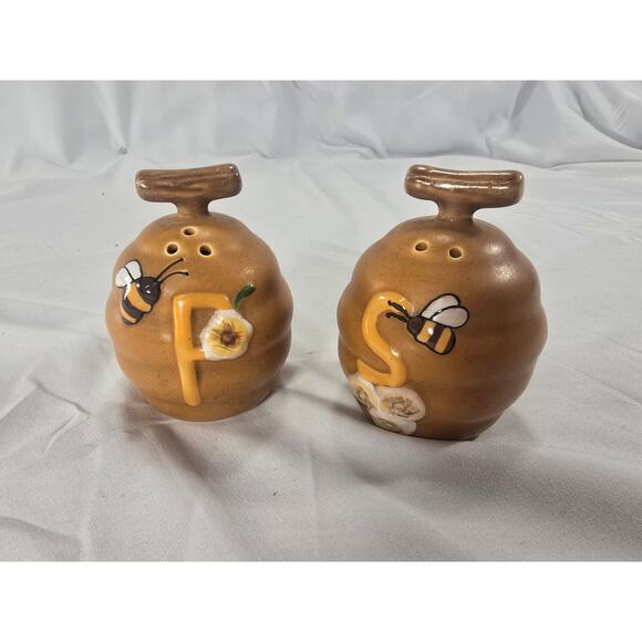 Vintage Bee Hive Salt & Pepper Shakers with Bumblebee & Flower Design – Ceramic - Picture 1 of 5